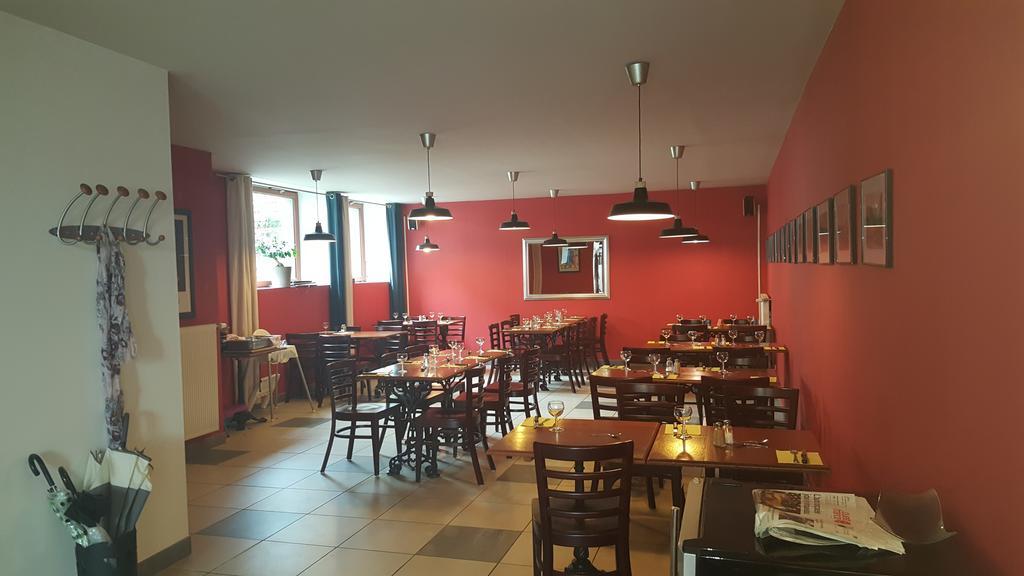 金鸽布兰科酒店 Andouillé 外观 照片